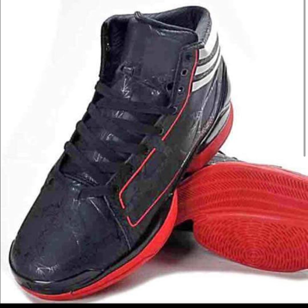 Pre- Love Adidas size 81/2